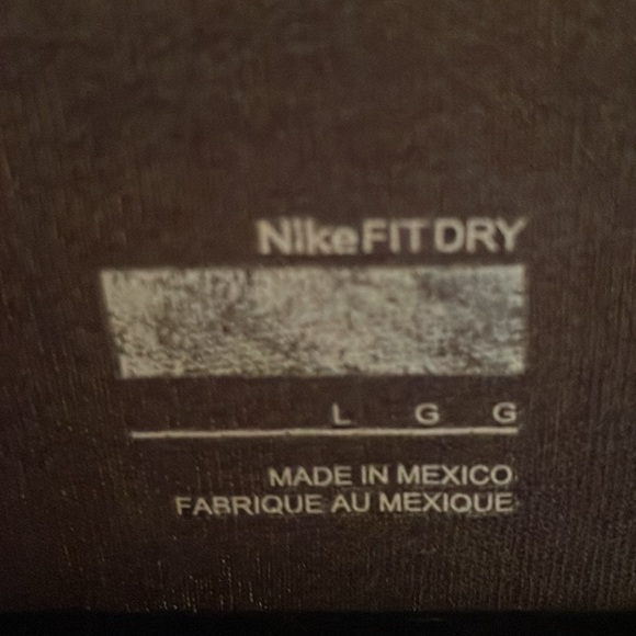 Nike Tech Shirt - Picture 3 of 4
